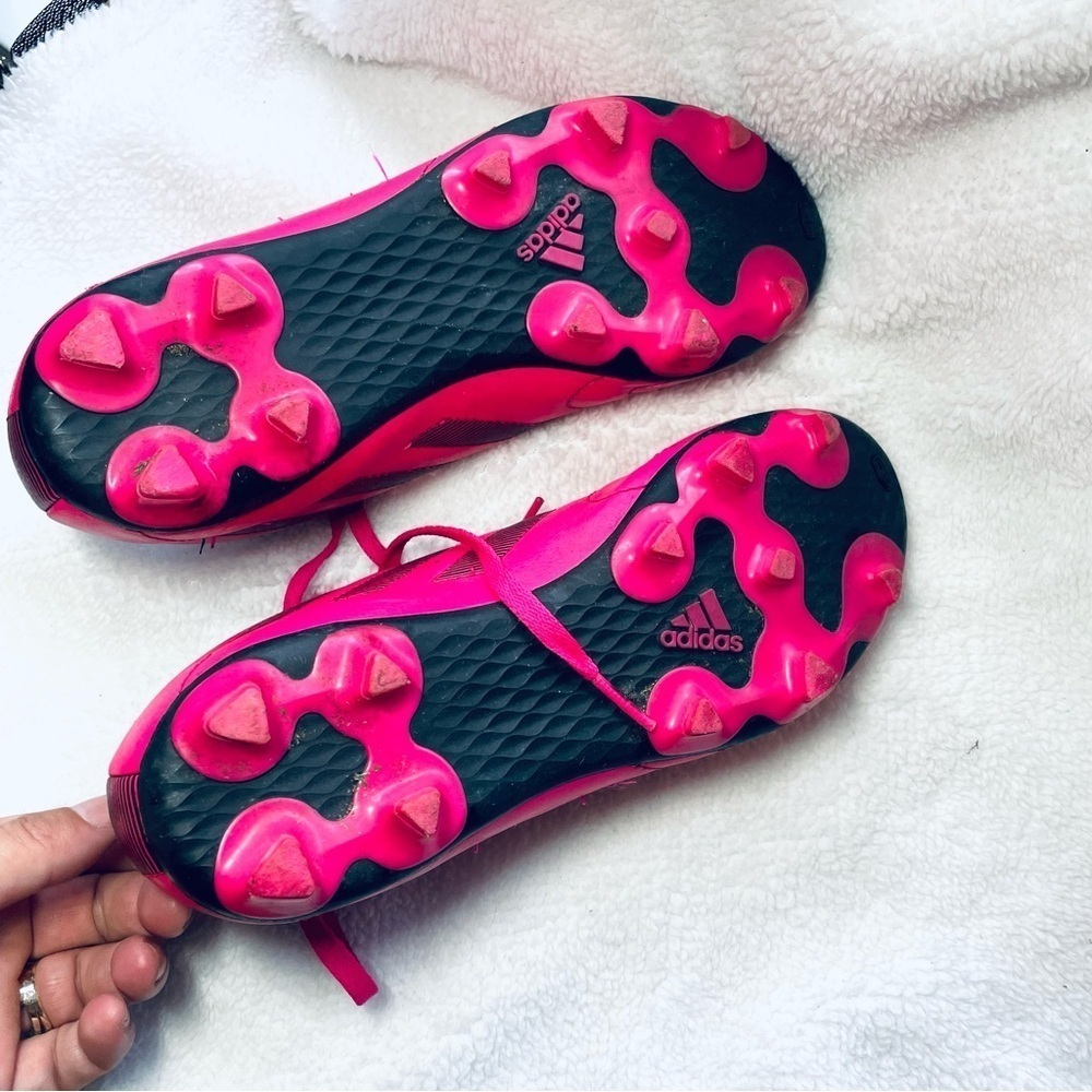 Adidas Women’s Cleats / Sneakers – Pink – Size 5 Big Kid – Excellent Condition - Picture 4 of 10